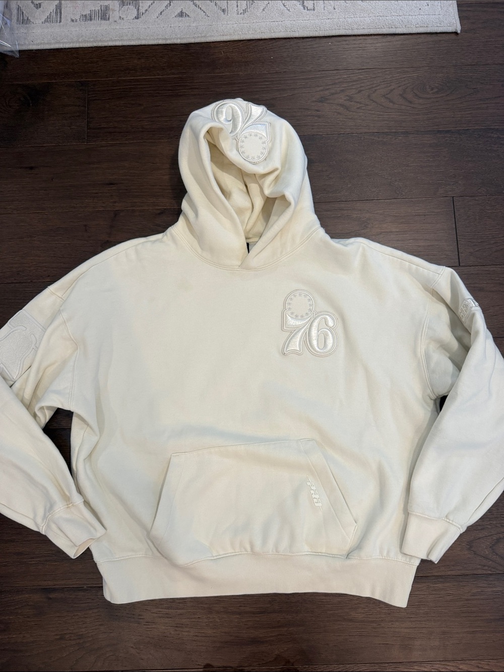 Pro Standard Philadelphia 76ers Mens Cream Hoodie Medium - C11-445